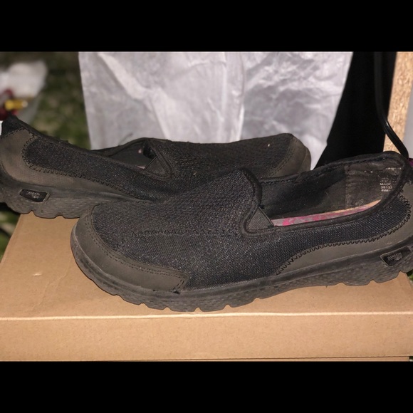 Black slide on shoes - Picture 2 of 2